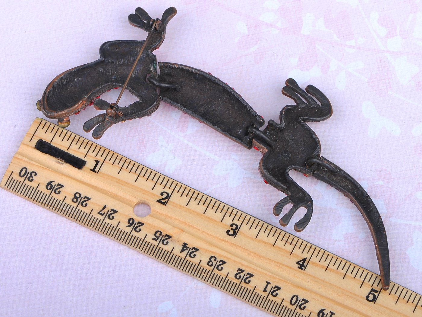 Gun Shine Ruby Lizard Gecko Animal Brooch Pin
