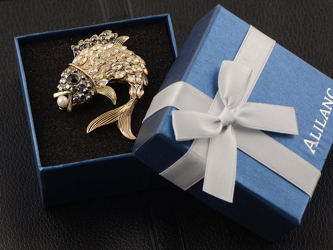 Light Topaz Colored Ocean Sea Fish Brooch Pin