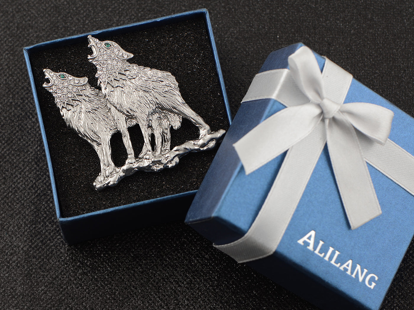 Emerald Green Eyes Howling Couple Wolves Animals Lapel Brooch Pin