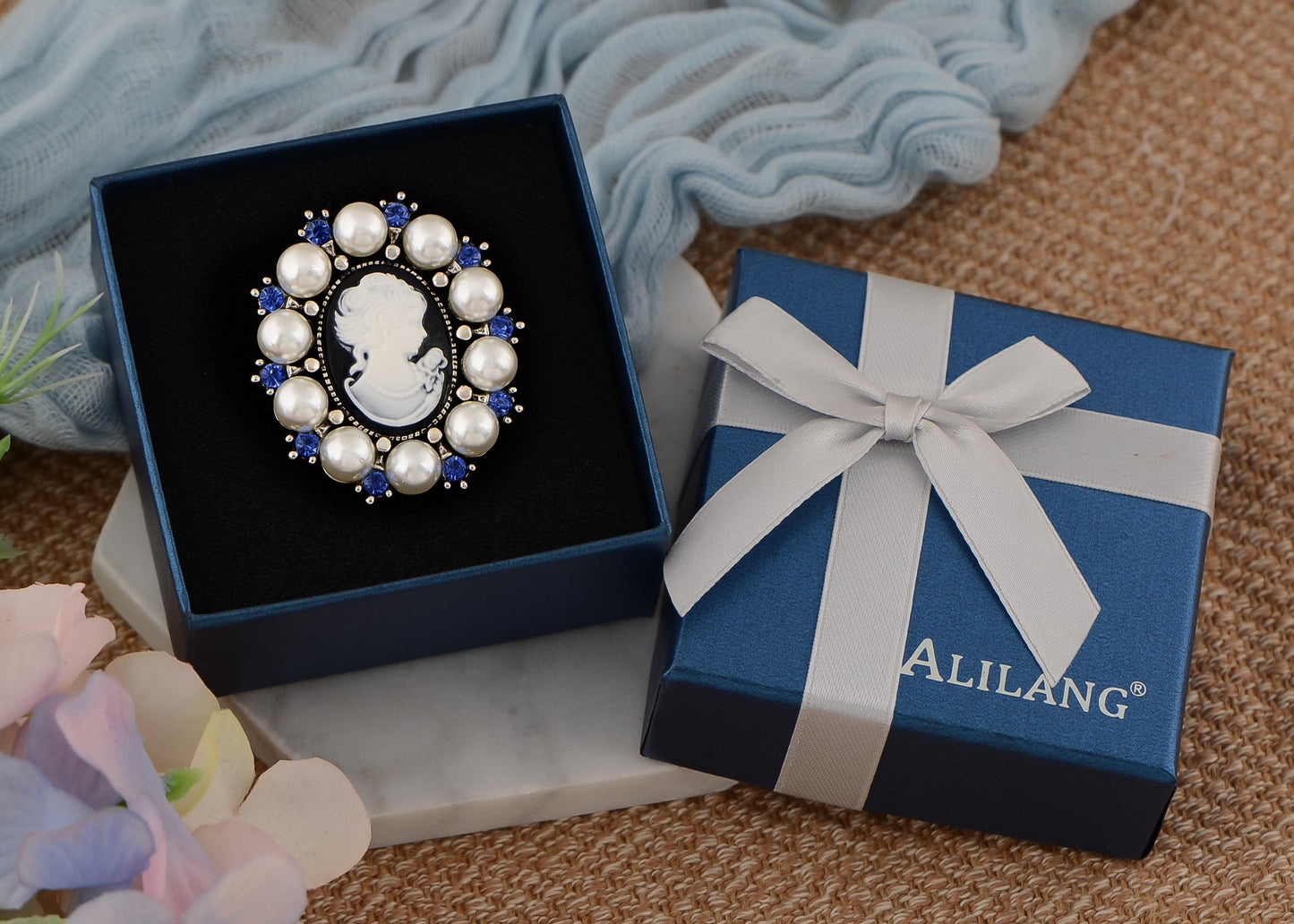 Alilang Victorian Lady Cameo Brooch Pin Faux Pearl Crystal Lapel Pin for Wedding Party