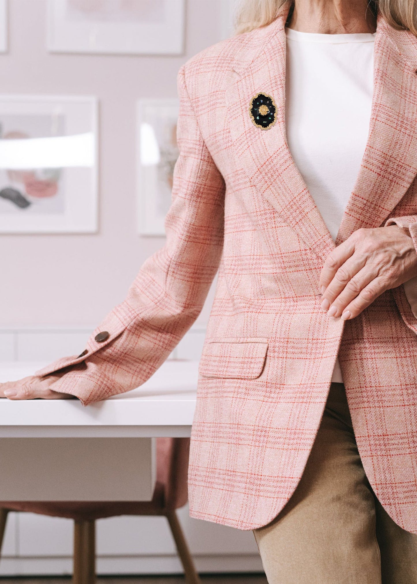 Alilang Vintage Antique Golden Tone Sunflower Cameo Embossed Enamel Brooch Pin