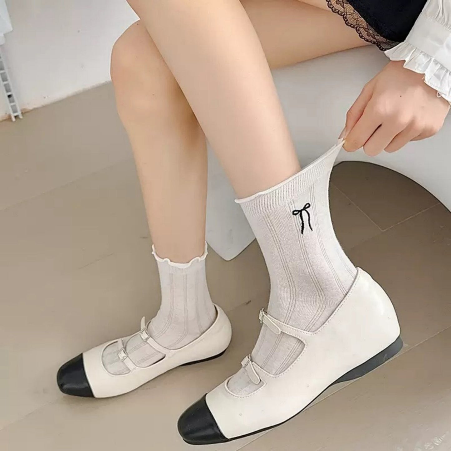 6-Pack Ruffle Trim Crew Socks with Ribbed Texture and Delicate Bow Accent