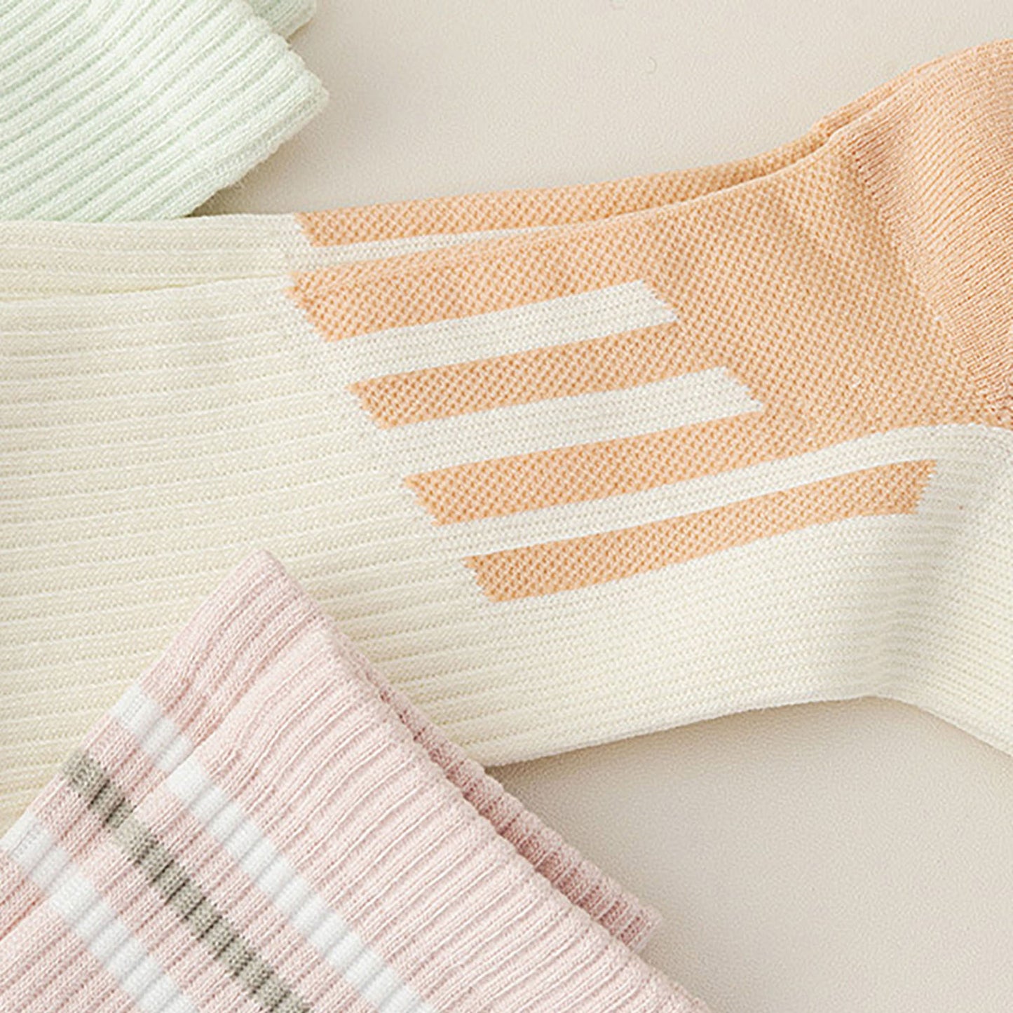 2-Pair Ribbed Crew Socks with Contrast Toe and Heel Design and Modern Abstract Knit Pattern