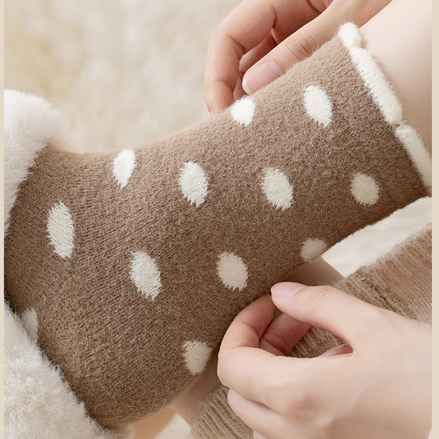 3 Pairs Women's Plush Crew Socks with Polka Dot Pattern and Thick Fleece Lining