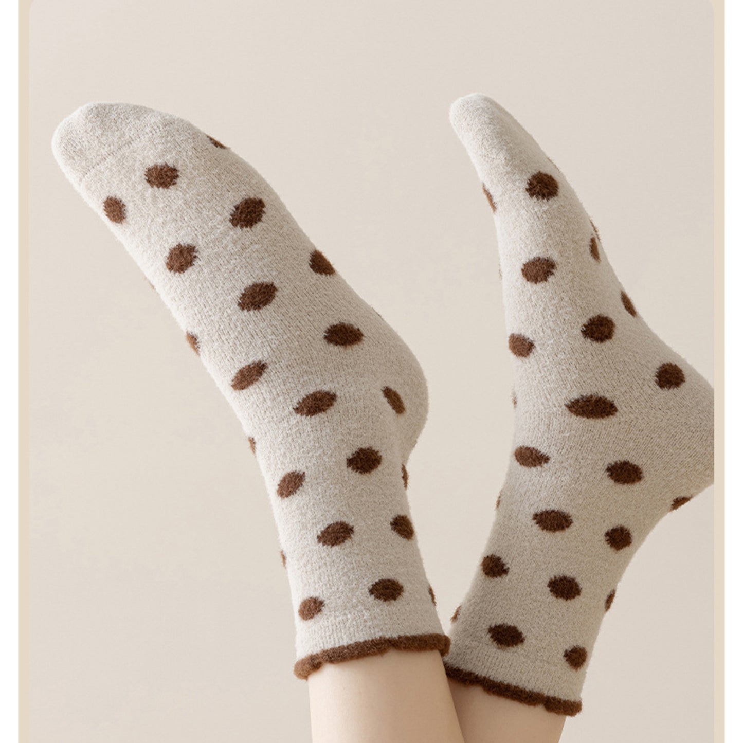 3 Pairs Women's Plush Crew Socks with Polka Dot Pattern and Thick Fleece Lining