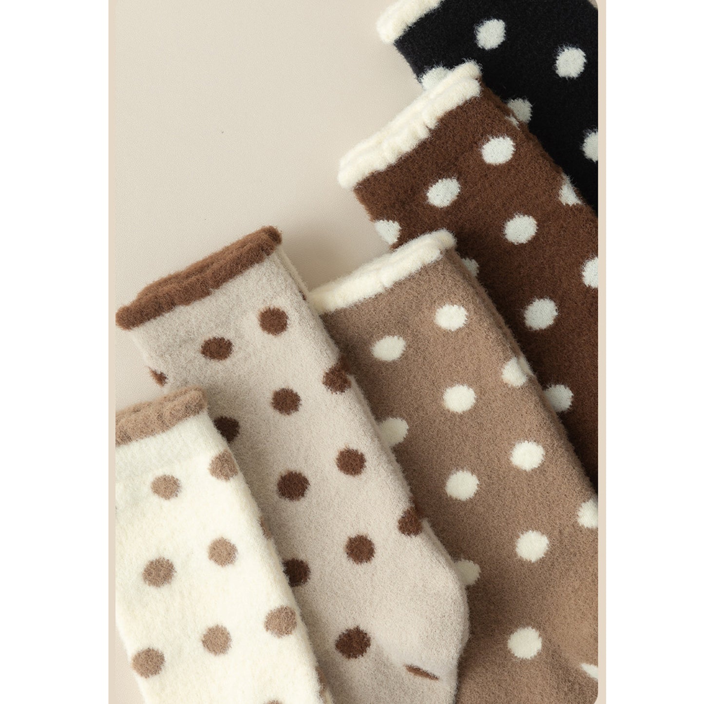 3 Pairs Women's Plush Crew Socks with Polka Dot Pattern and Thick Fleece Lining
