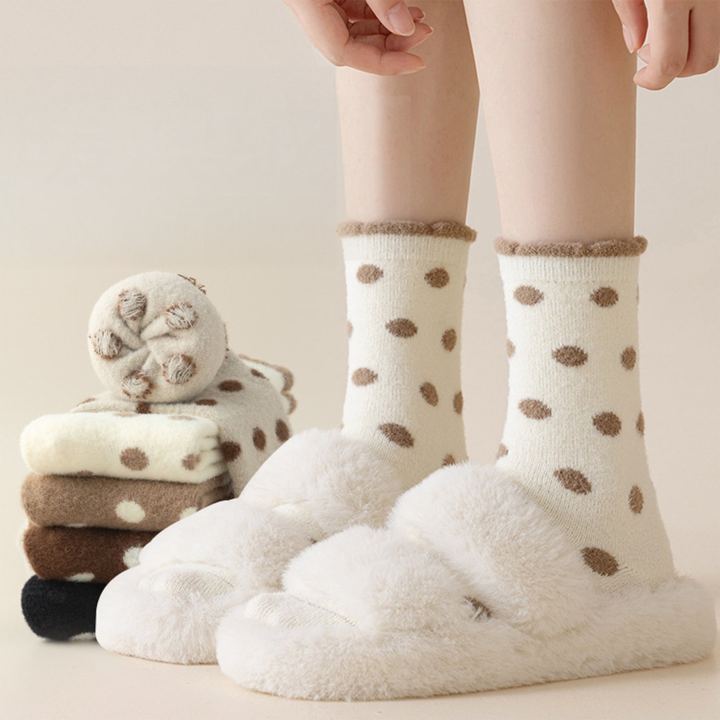 3 Pairs Women's Plush Crew Socks with Polka Dot Pattern and Thick Fleece Lining