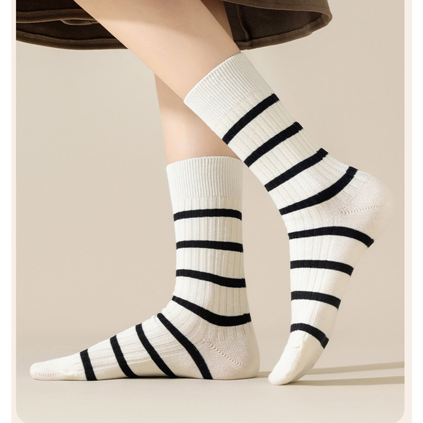 3 Pairs Women's Striped Crew Socks with Ribbed Knit Design and Anti-Pilling Cotton Blend