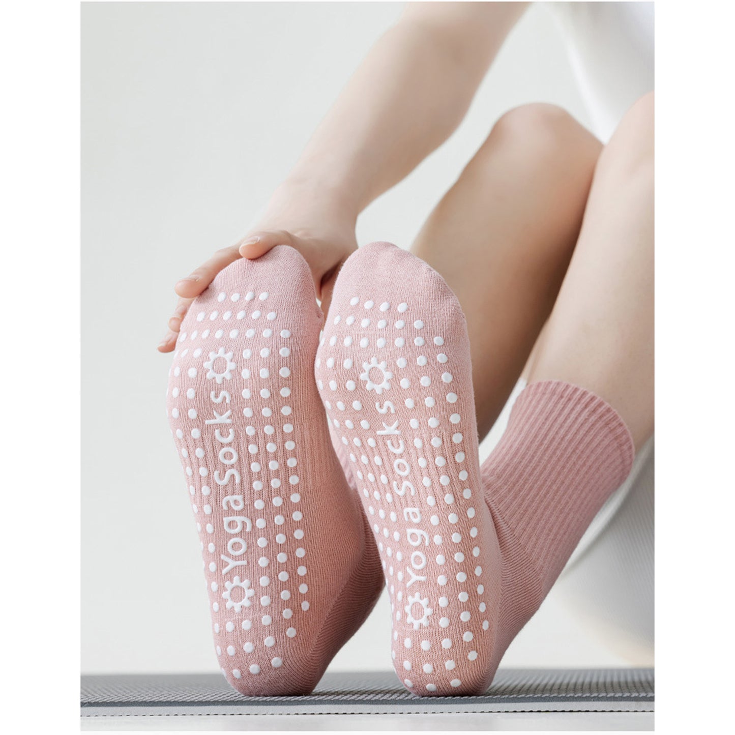 2 Pairs Women's Yoga Non-Slip Crew Socks with Gripped Soles for Pilates and Home Workouts