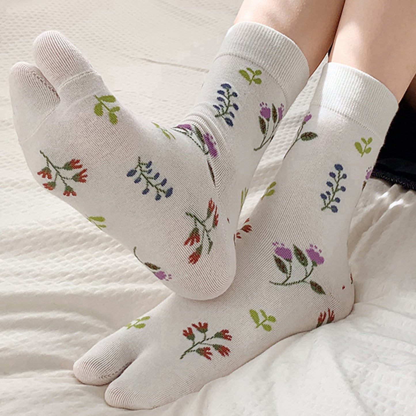 3 Pairs Floral Patterned Split-Toe Socks Soft Cotton Stretch Knit Crew Style
