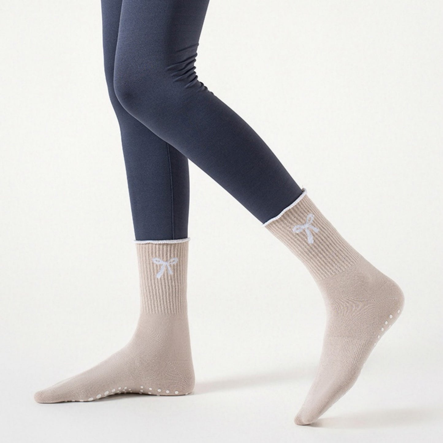 3-Piece Set Ribbed Crew Socks with Bow Embroidery Scalloped Cuff and Non Slip Grip Sole