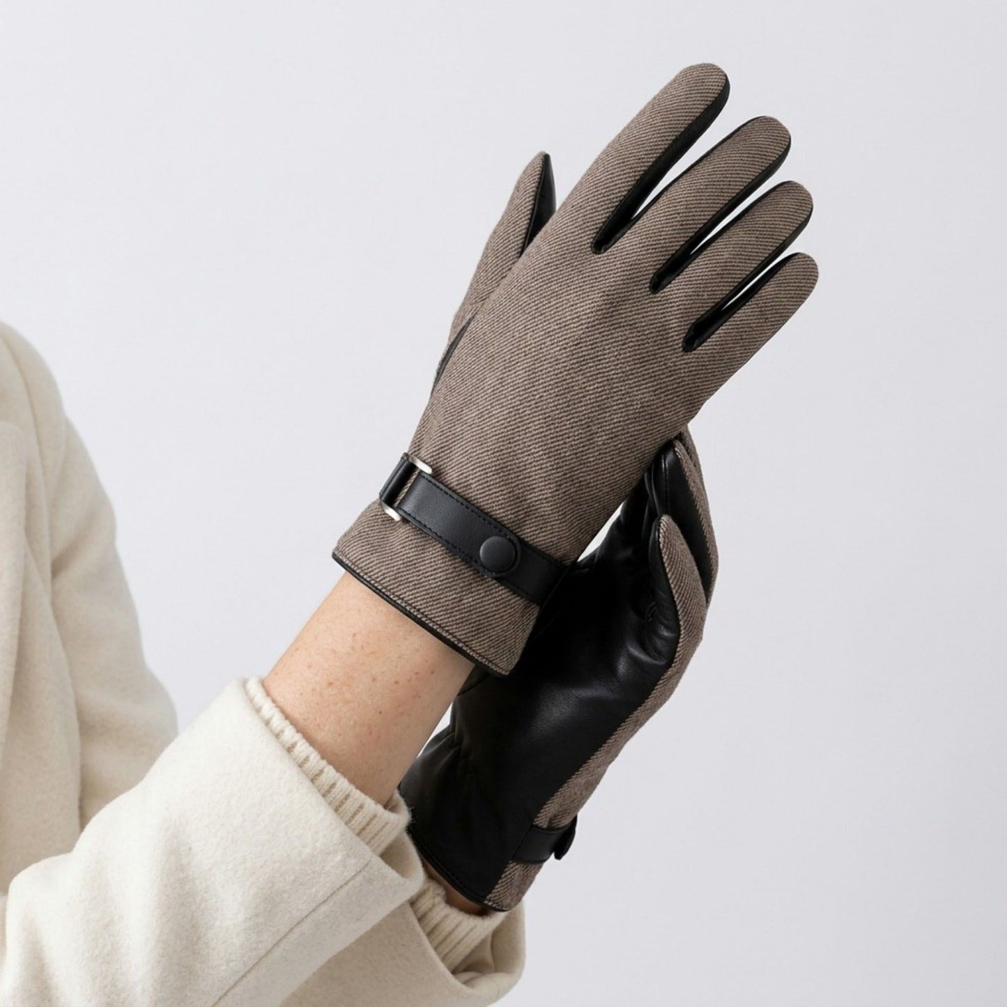 Plaid Winter Gloves with Wrist Strap and Full Finger Design