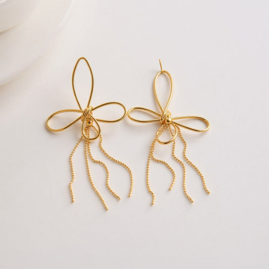 Women's Delicate Wire Bow Drop Earrings with Sculpted Loop Design and Sleek Chain Tassel Accent for Modern Elegance