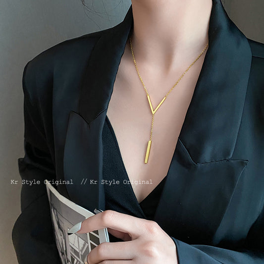 V-Shaped Gold Necklace with Straight Hanging Pendent