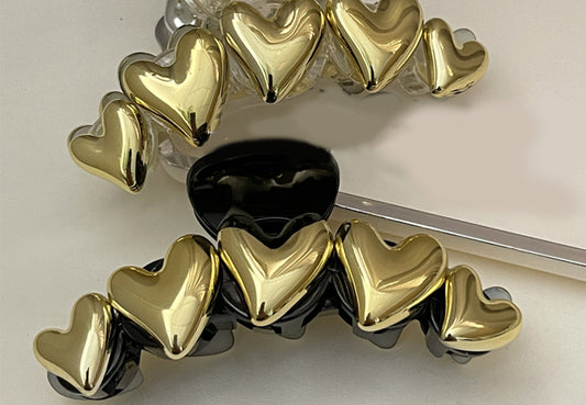 Contrast Heart Detail Hair Claw