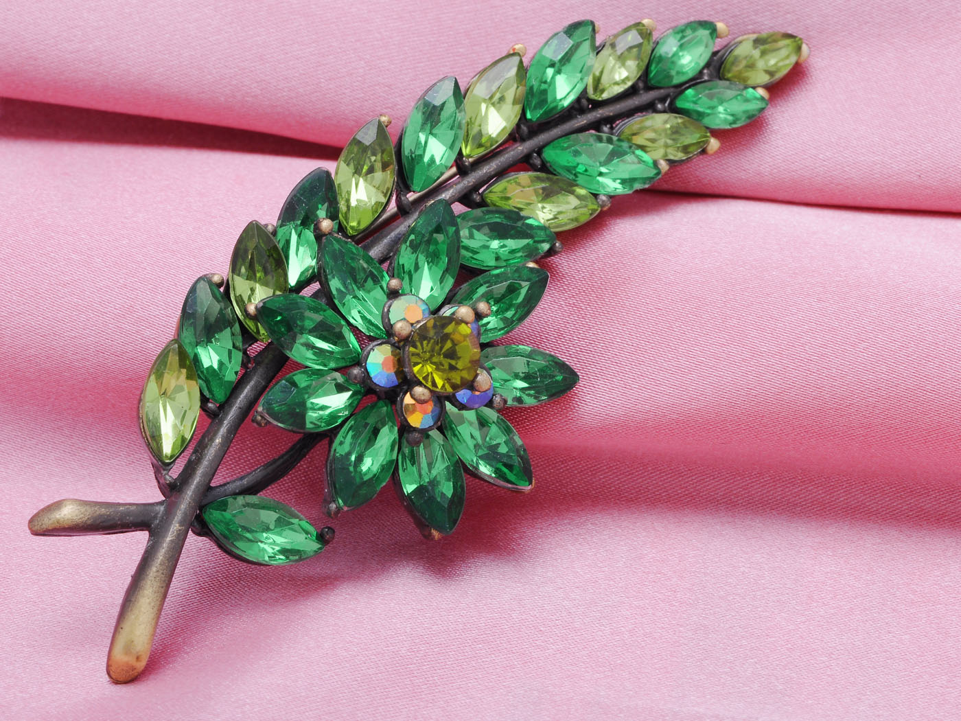 Antique Emerald Peridot Green Christmas Holly Leaf Flower Tree Brooch Pin