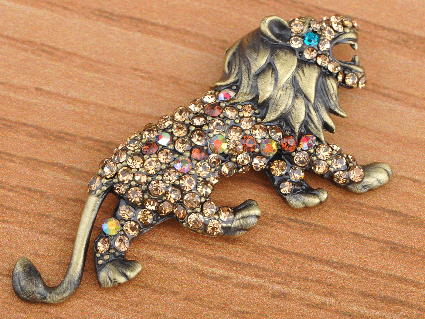 Geunine Topaz Roaring King Lion Animal Pin Brooch