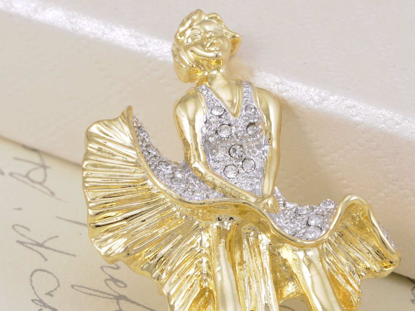 Gold Marilyn Monroe Keepsake Souvenir Pin Brooch