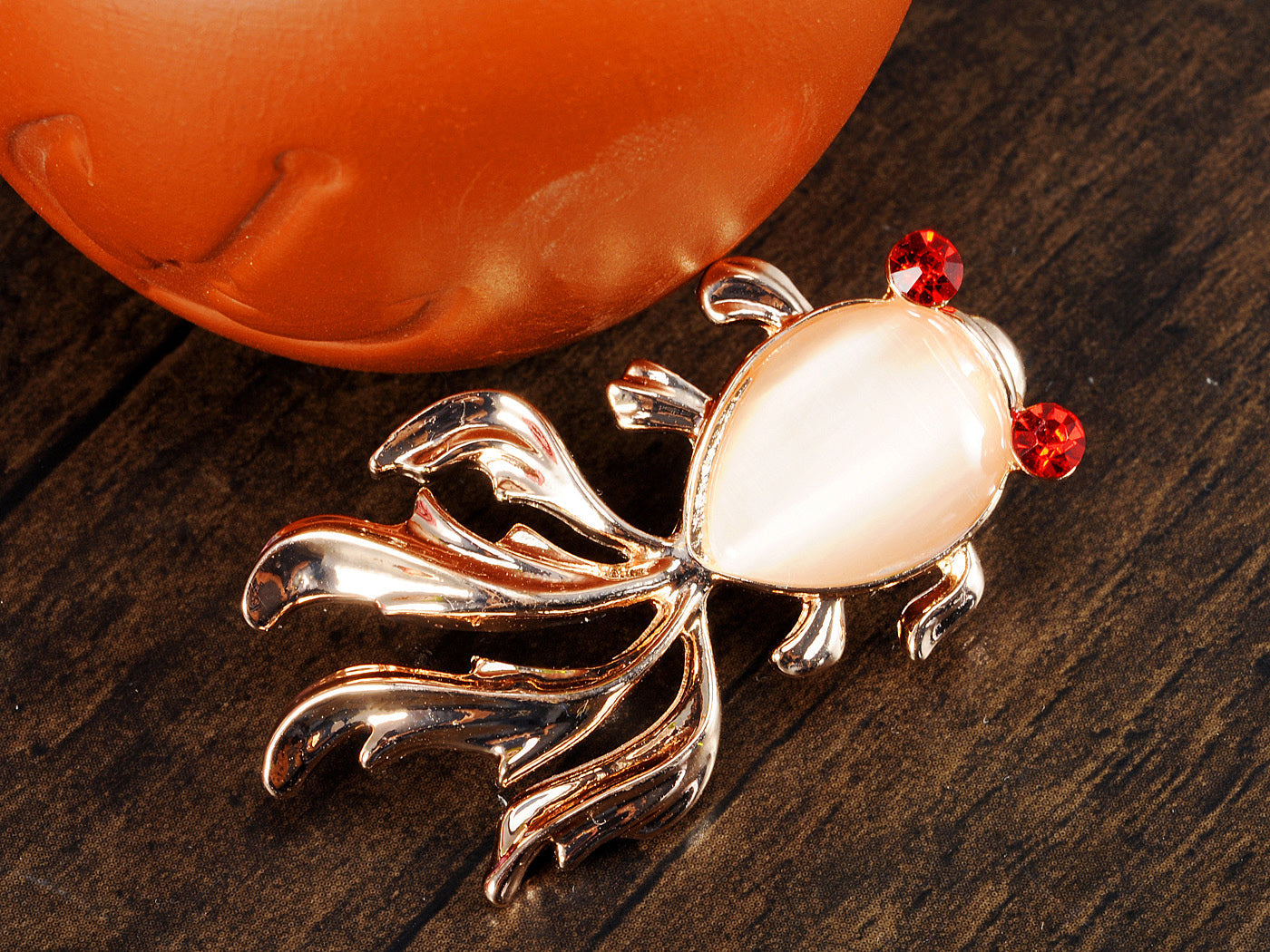 Single Off White Pearl Red Eyes Goldfish Single Pin Brooch