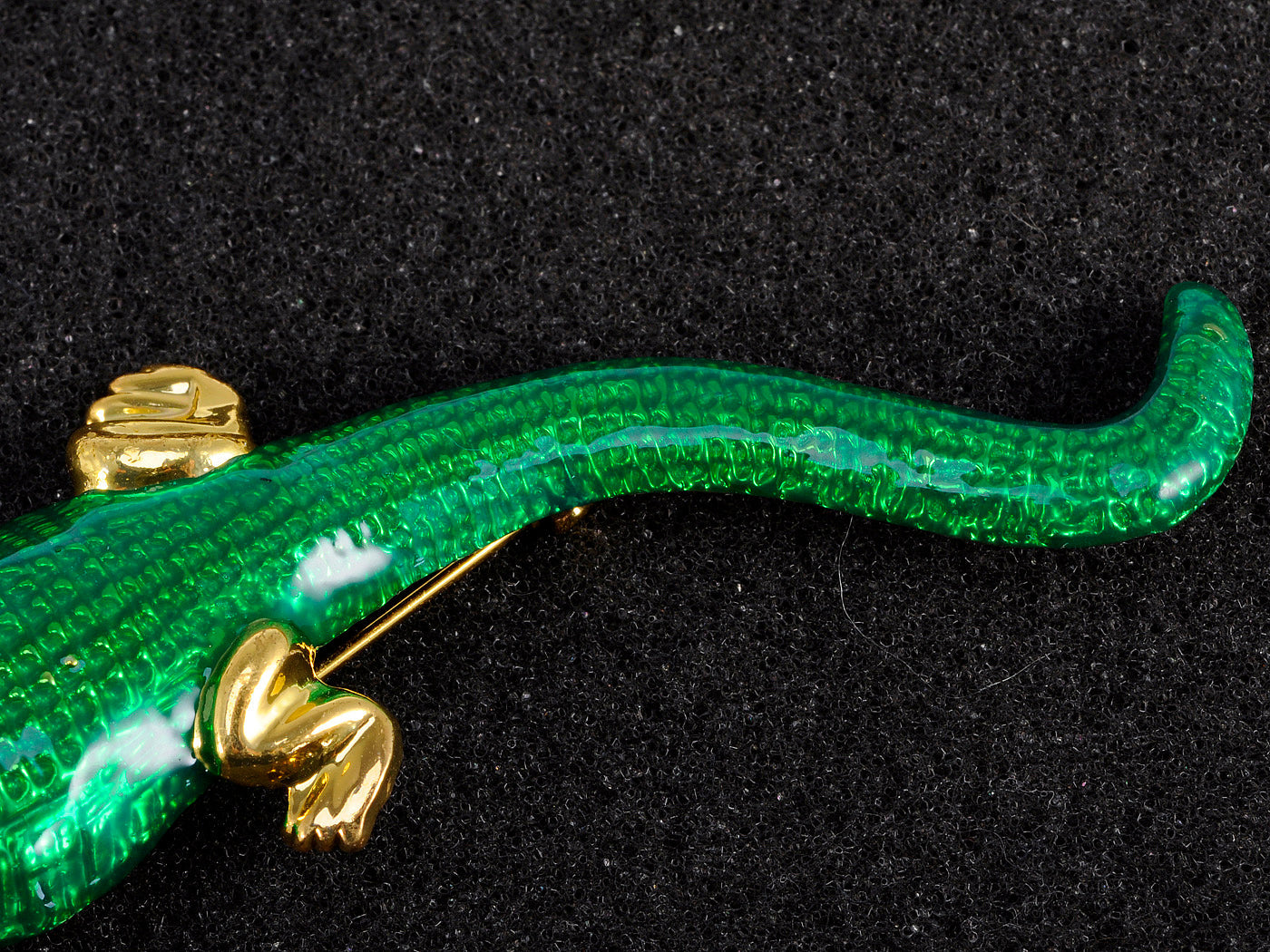 Emerald Green Alligator Bumpy Back Colored Amethyst Pin Brooch