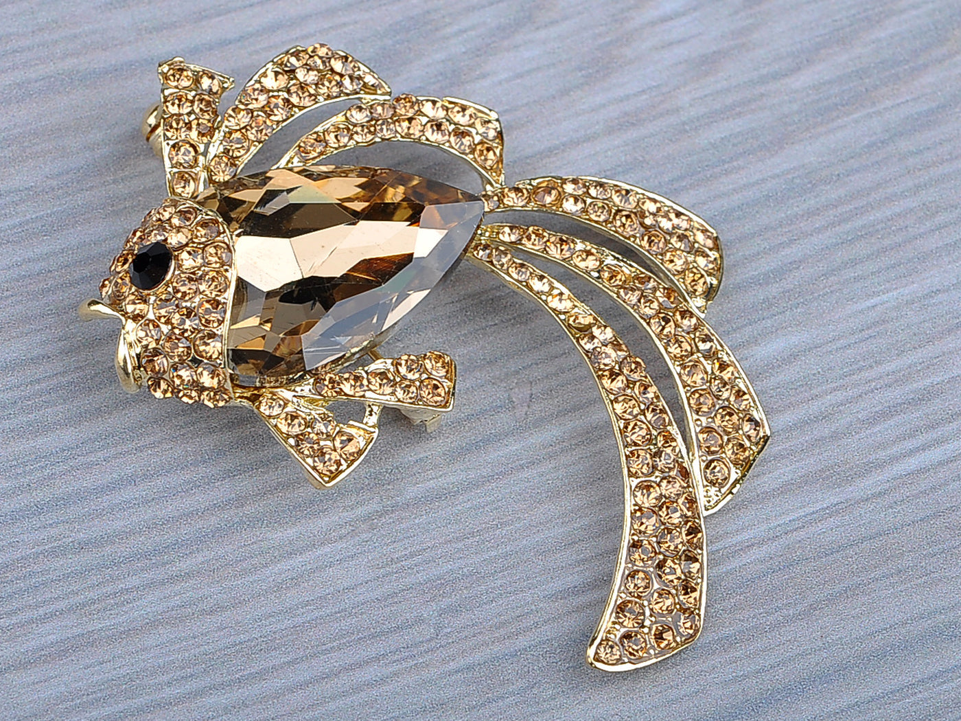 Light Topaz Colored Ocean Sea Fish Brooch Pin