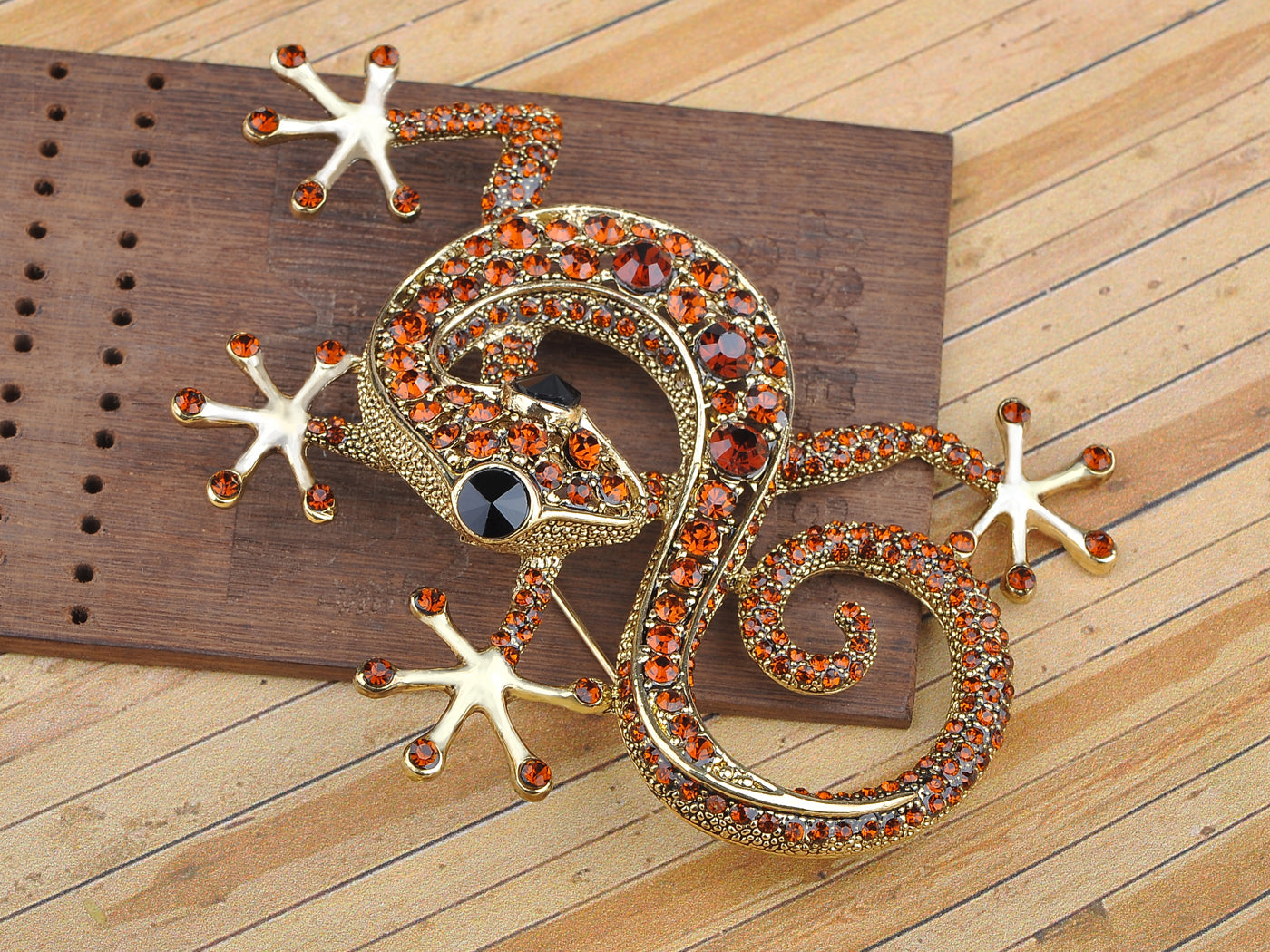 Red Ruby Gecko Lizard Reptile Animal Pin Brooch