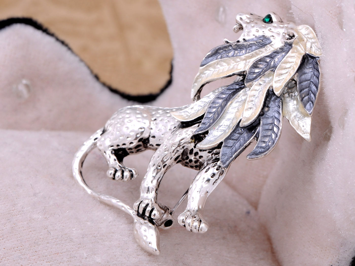 Etched Grey Leaf Jungle Lion King Mane Brooch Pin