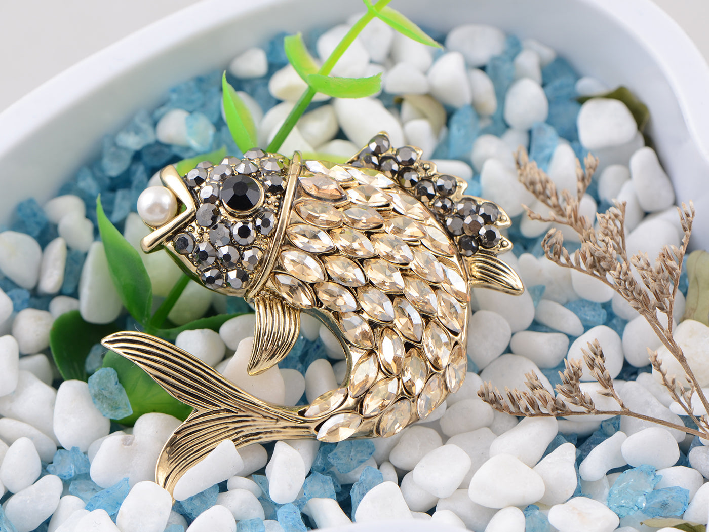 Light Topaz Colored Ocean Sea Fish Brooch Pin