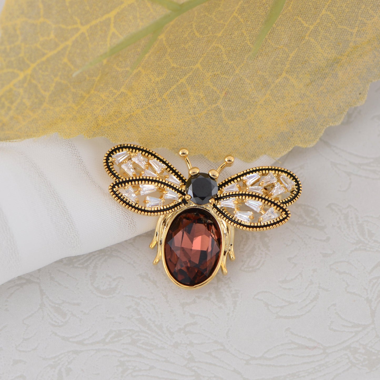 Bee Brooch Pin for Women Zircon Animal Brooches Crystal Honeybee Bumblebee Lapel Pins