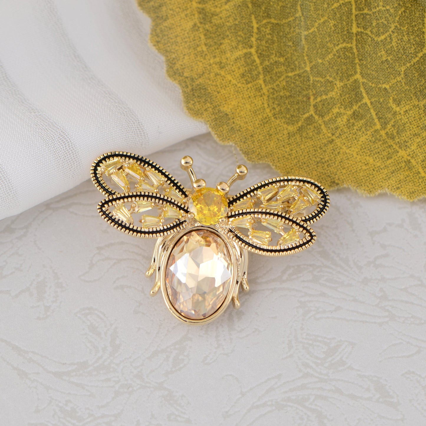 Bee Brooch Pin for Women Zircon Animal Brooches Crystal Honeybee Bumblebee Lapel Pins