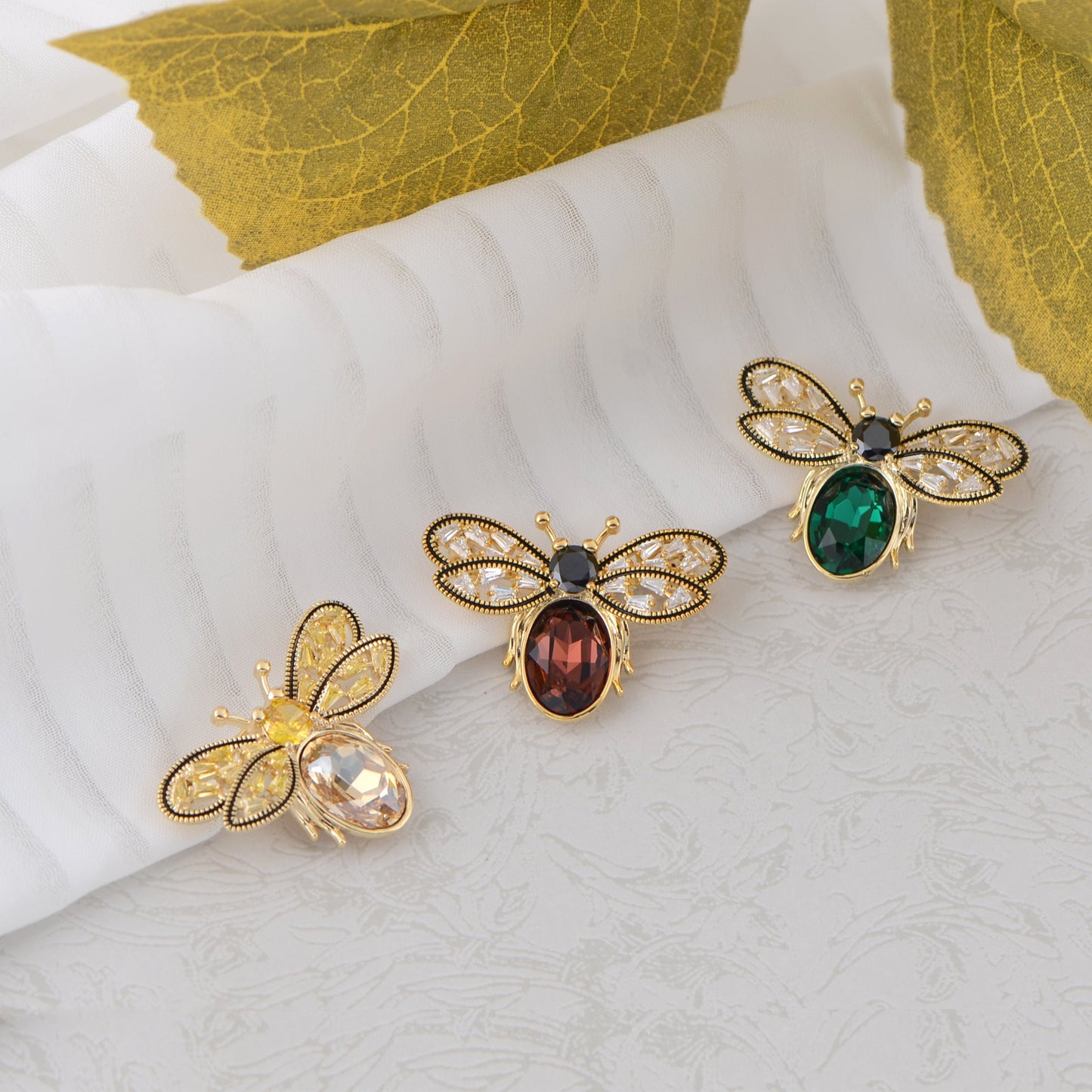 Bee Brooch Pin for Women Zircon Animal Brooches Crystal Honeybee Bumblebee Lapel Pins