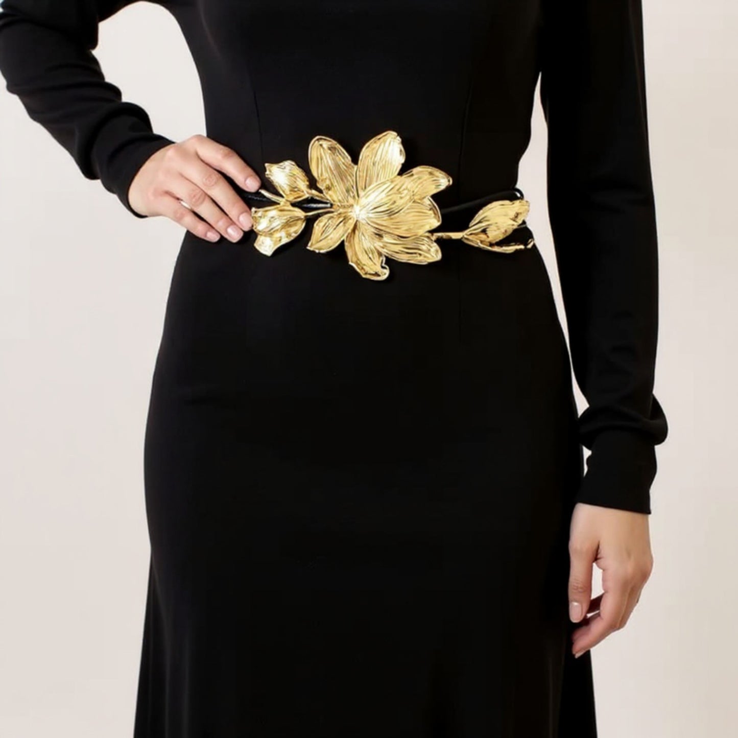 Floral Waist Belt with Sculpted Petal Design and Adjustable Elastic Band 45.5x0.6 in