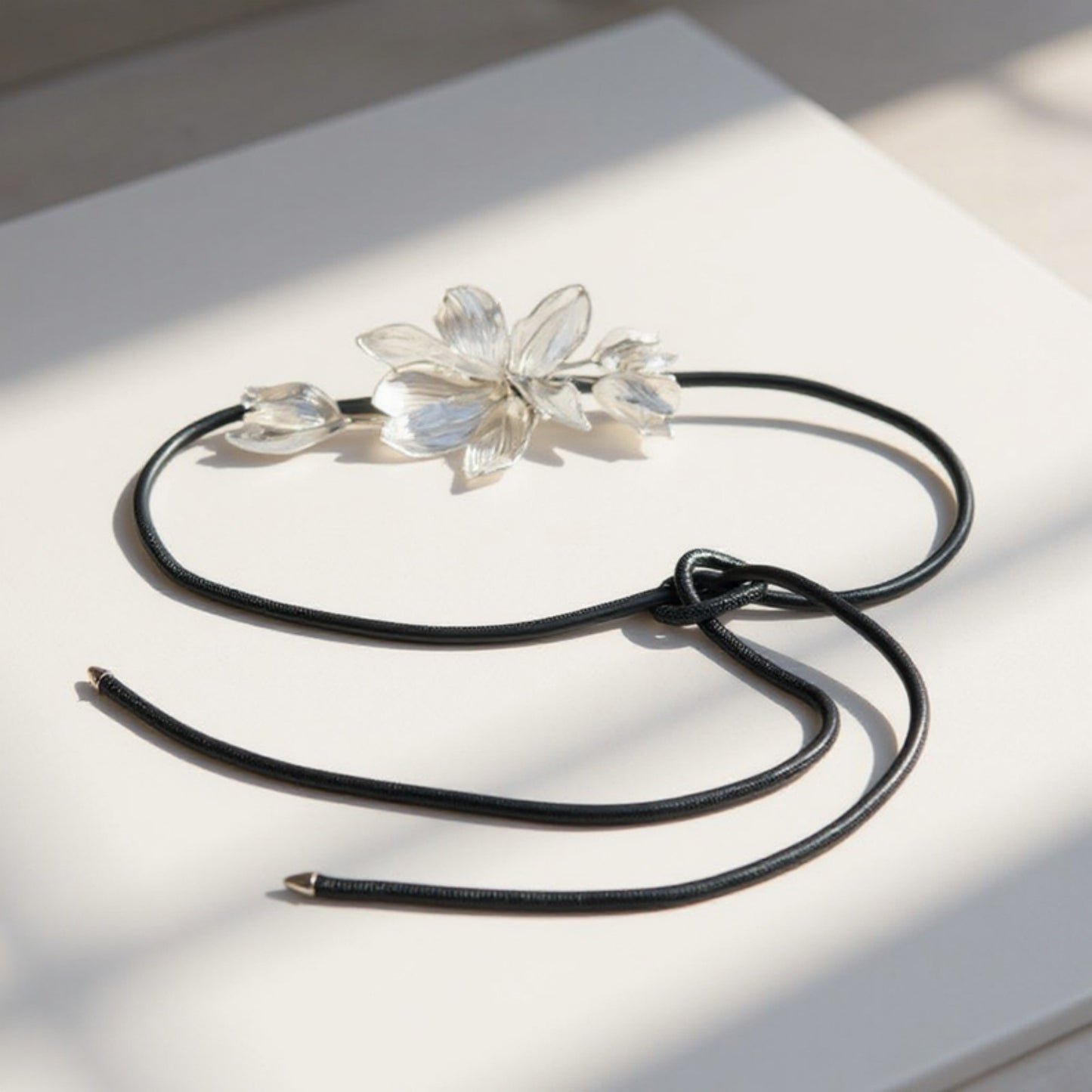 Floral Waist Belt with Sculpted Petal Design and Adjustable Elastic Band 45.5x0.6 in