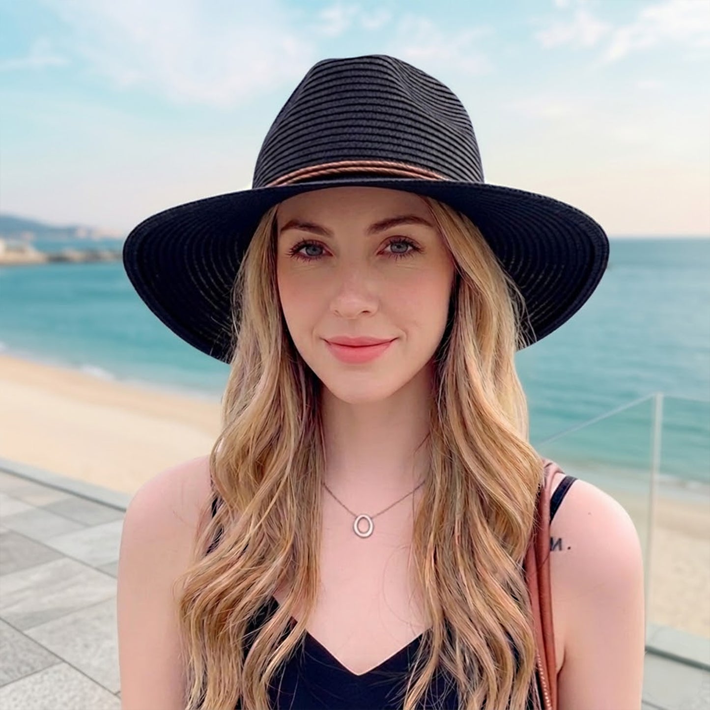 Wide Brim Straw Sun Hat Lightweight Breathable Summer Beach Hat Packable