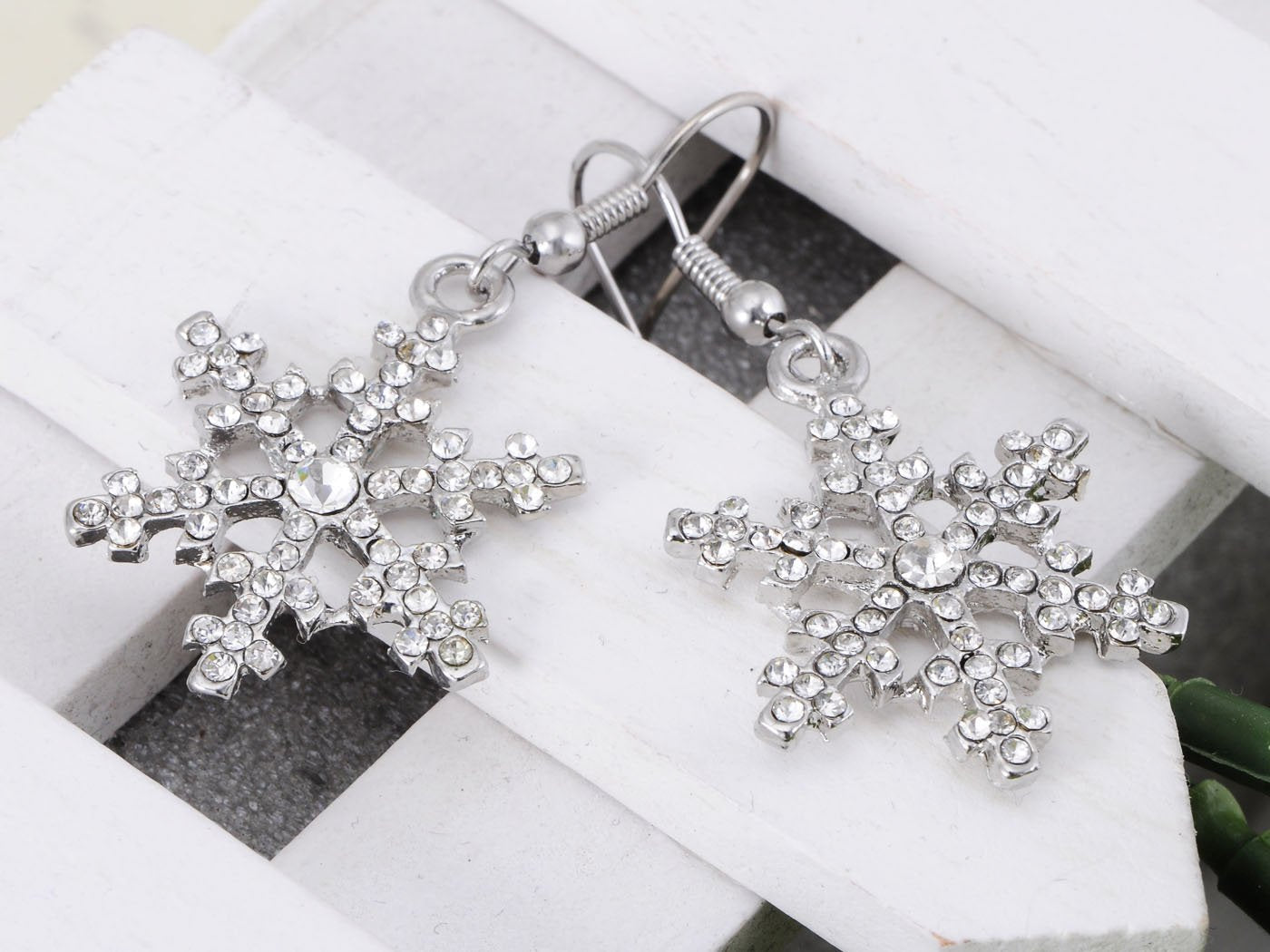 Christmas Winter Snow Snowflake Ice Cold Dangle Drop Earrings Necklace Set