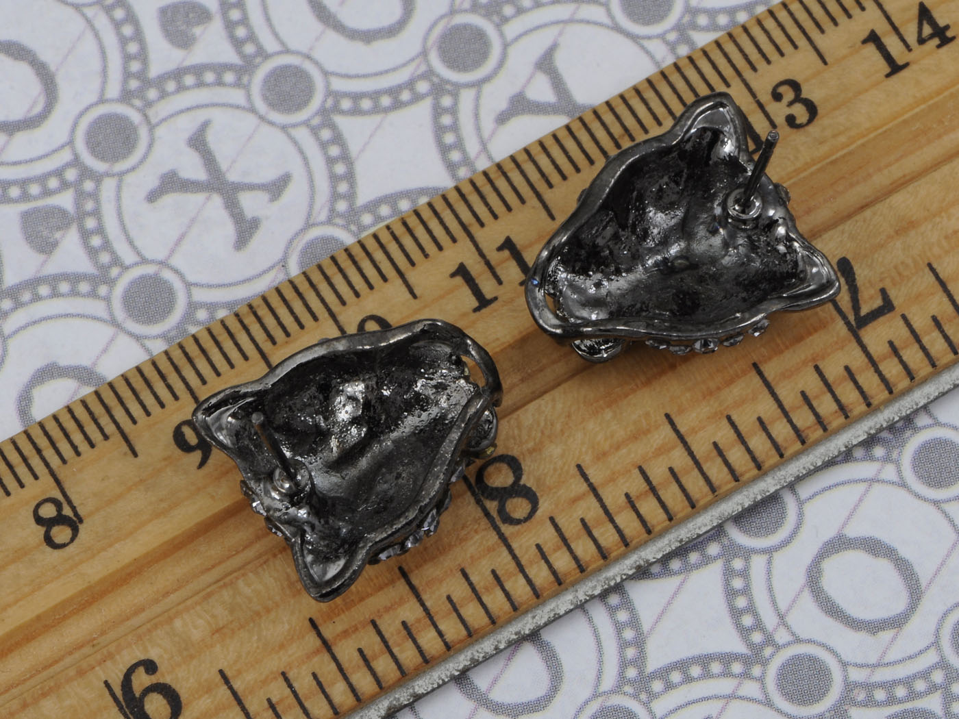 African Silver Growling Aggressive Jaguar Cat Red Eyes Earrings