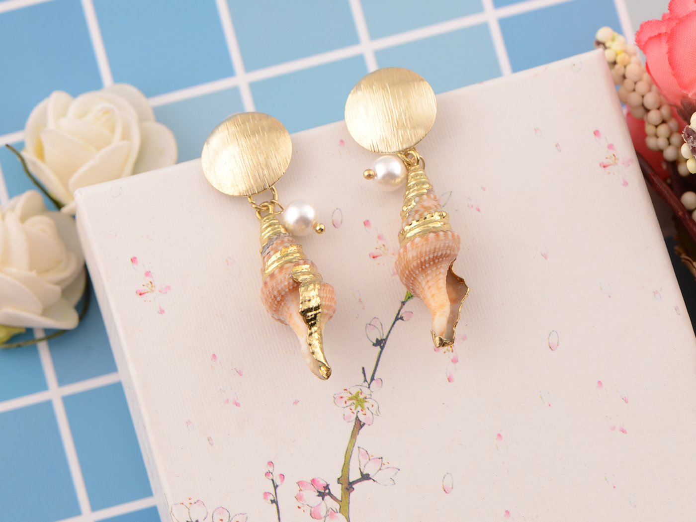 Studded Gold D Casual Conch Seashell Pearl Charm Dangle Drop Trendy Holiday Earrings