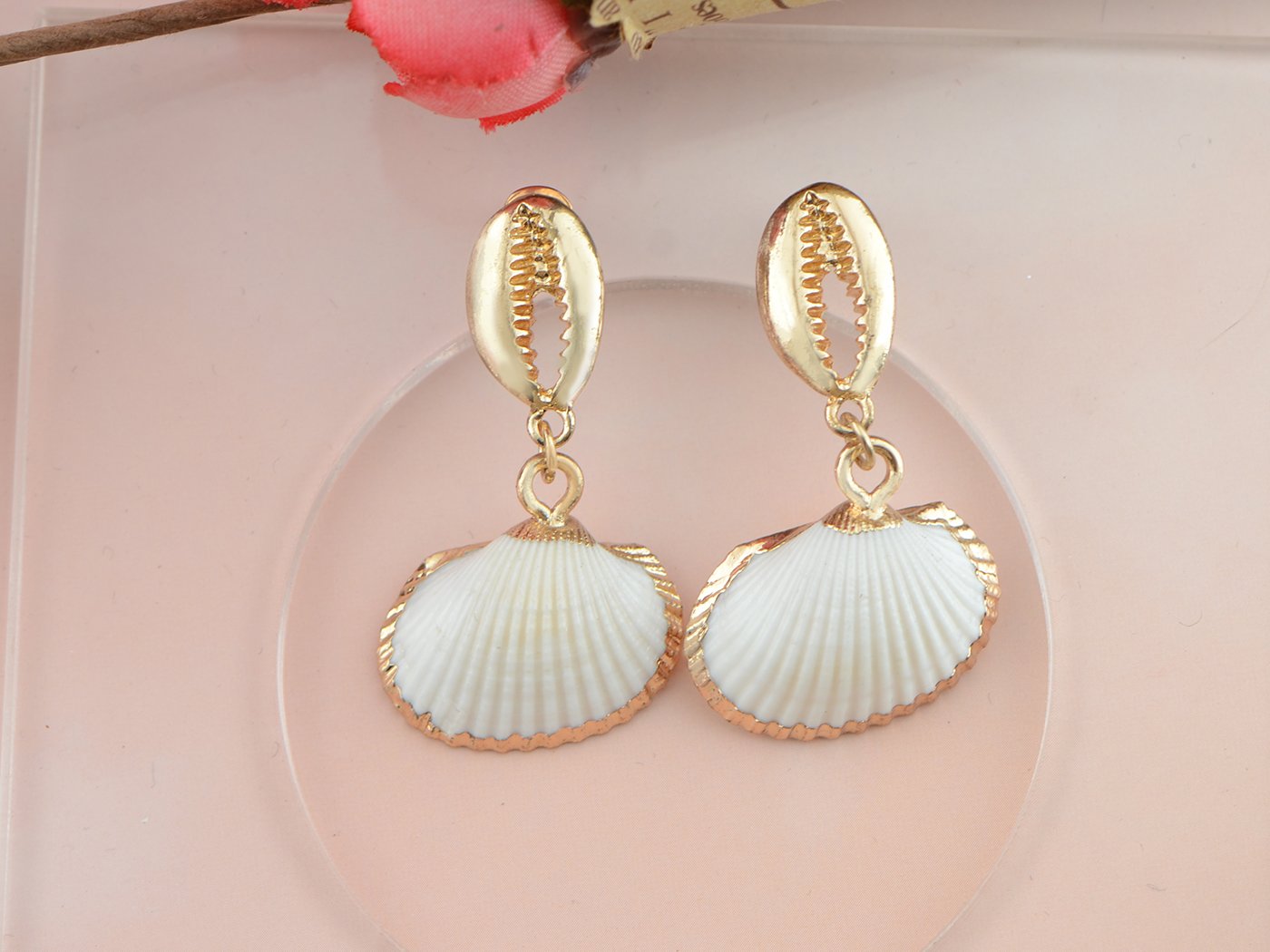 Studded Gold D Casual Conch Seashell Pearl Charm Dangle Drop Trendy Holiday Earrings