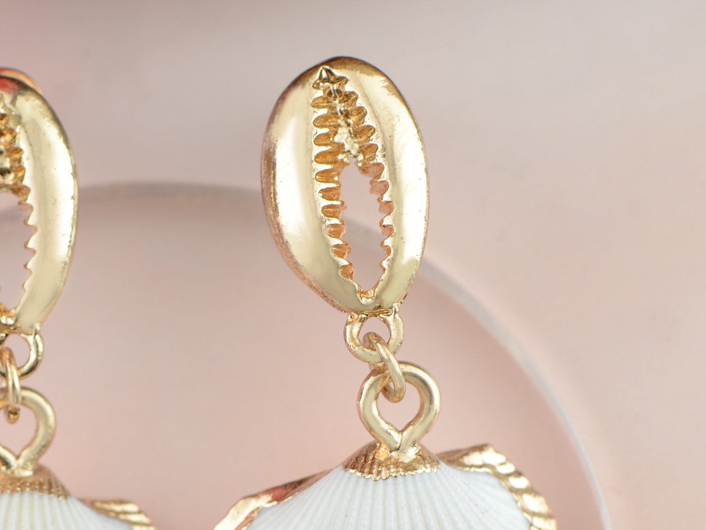 Studded Gold D Casual Conch Seashell Pearl Charm Dangle Drop Trendy Holiday Earrings