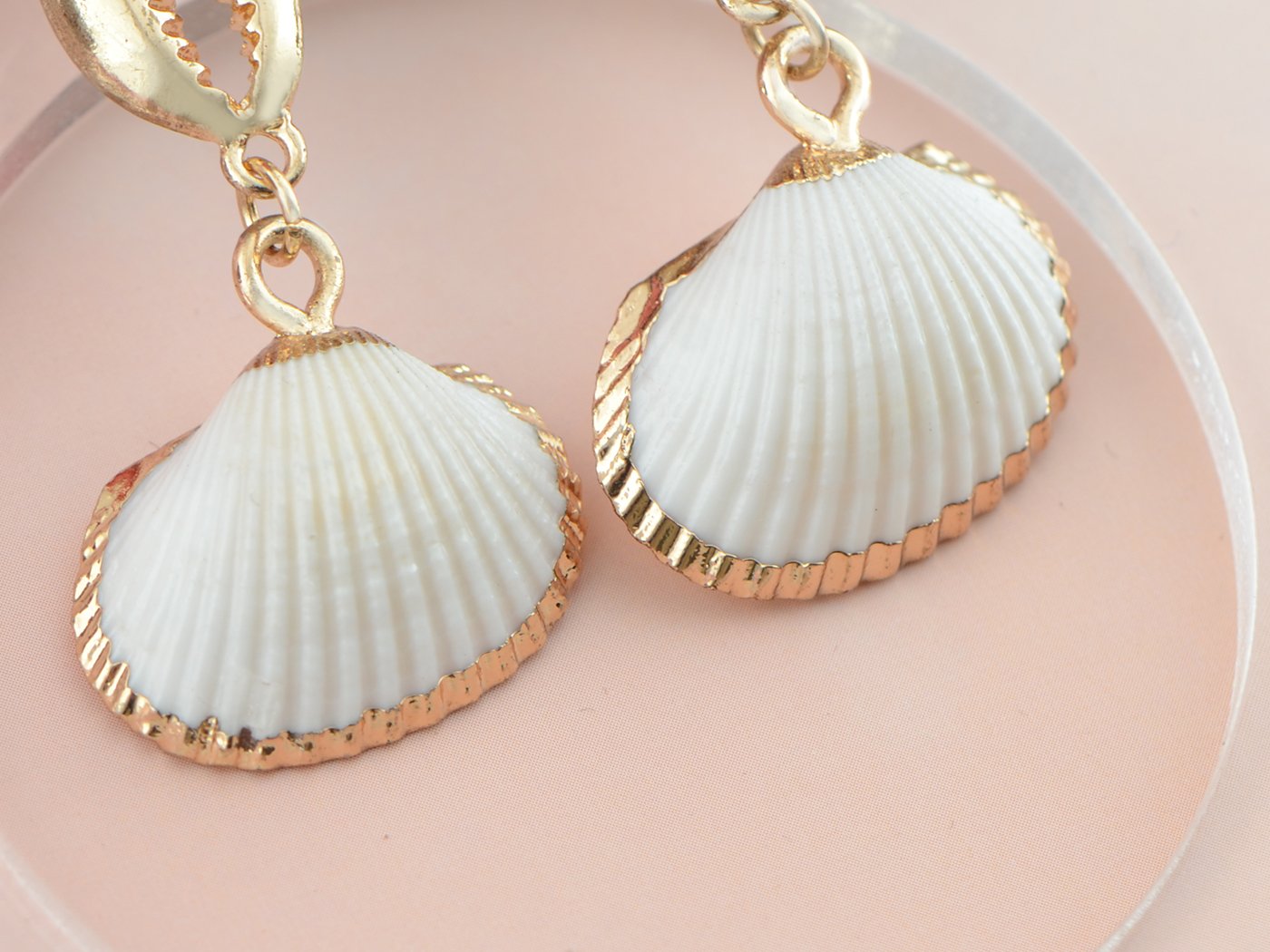 Studded Gold D Casual Conch Seashell Pearl Charm Dangle Drop Trendy Holiday Earrings