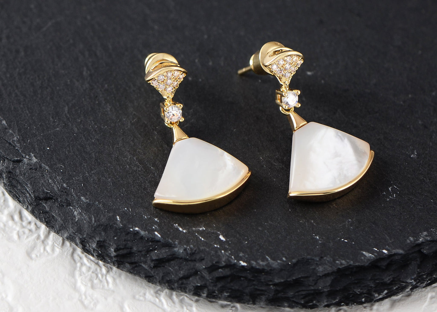 Alilang Cute Golden Tone Crystal Rhinestone Fan Shaped Shell Dangle Earrings Elegant Drop