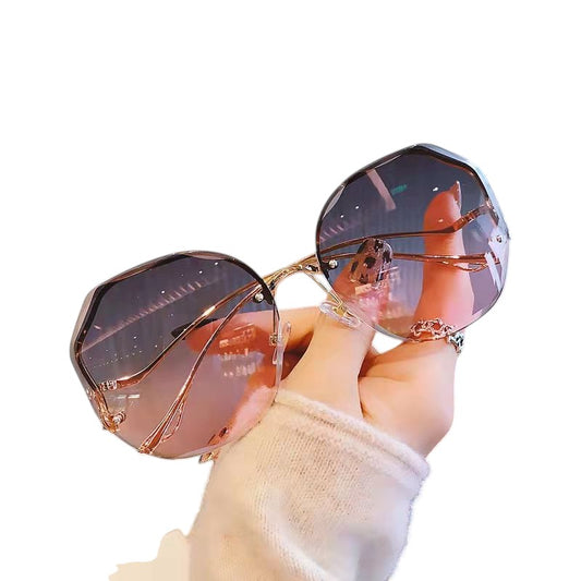 Women's Oversized Geometric Rimless Sunglasses with Gradient Lenses and Decorative Storage Case