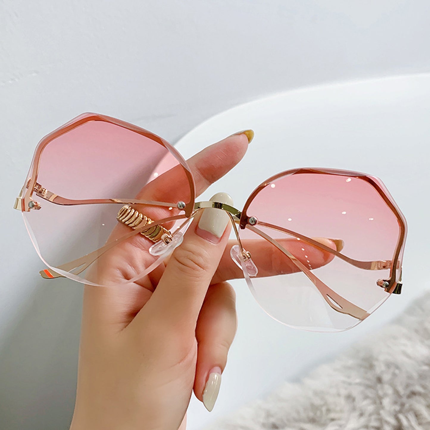 Women's Oversized Geometric Rimless Sunglasses with Gradient Lenses and Decorative Storage Case