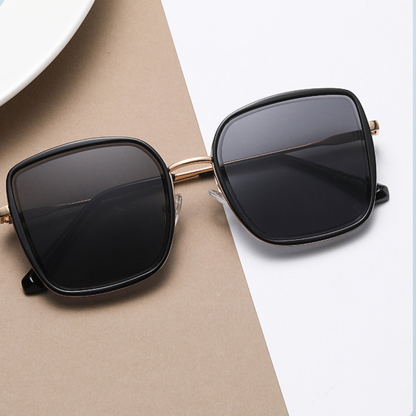 Women's Minimalist Square Frame Sunglasses with Slim Metal Arms and Flat Top Bridge Design for Everyday Wear