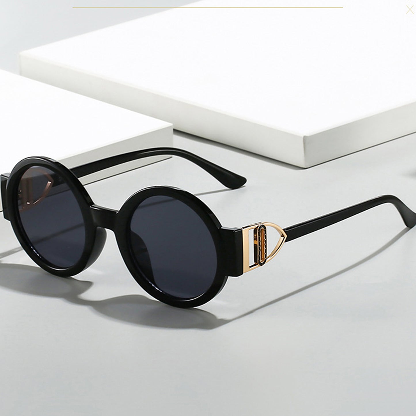 Round Frame Sunglasses with Gold Temple Hardware and UV400 Lenses for Retro Modern Style