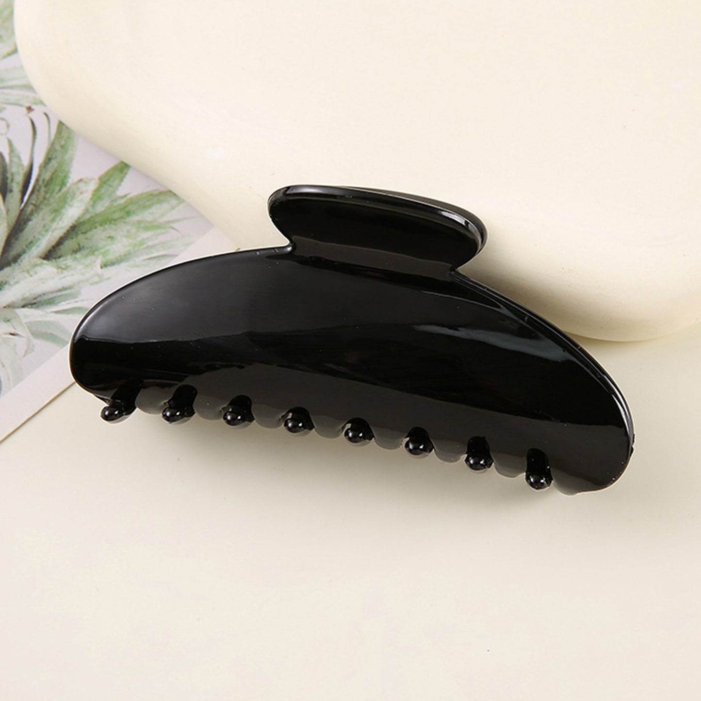 Curved Hair Claw Clip with Smooth Finish and Secure Hold
