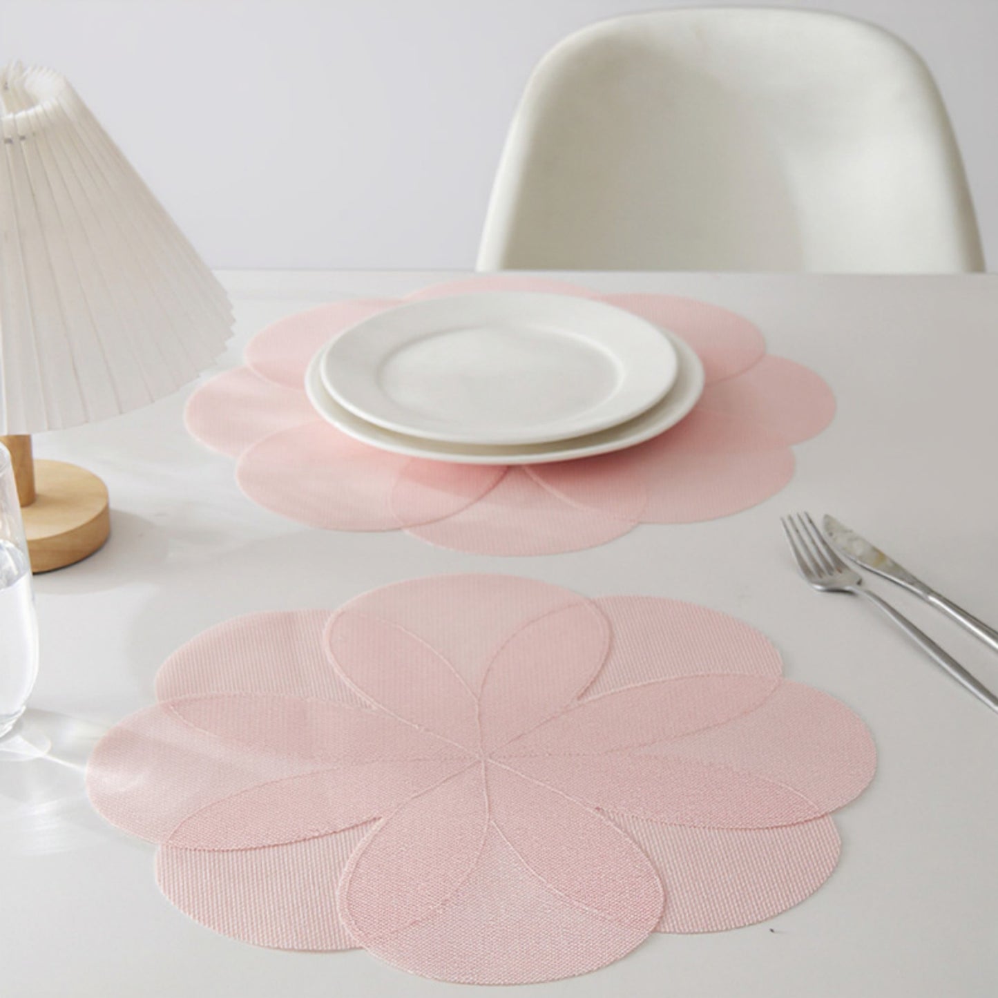 2-Piece Flower Shaped Placemat with Petal Design Cutout