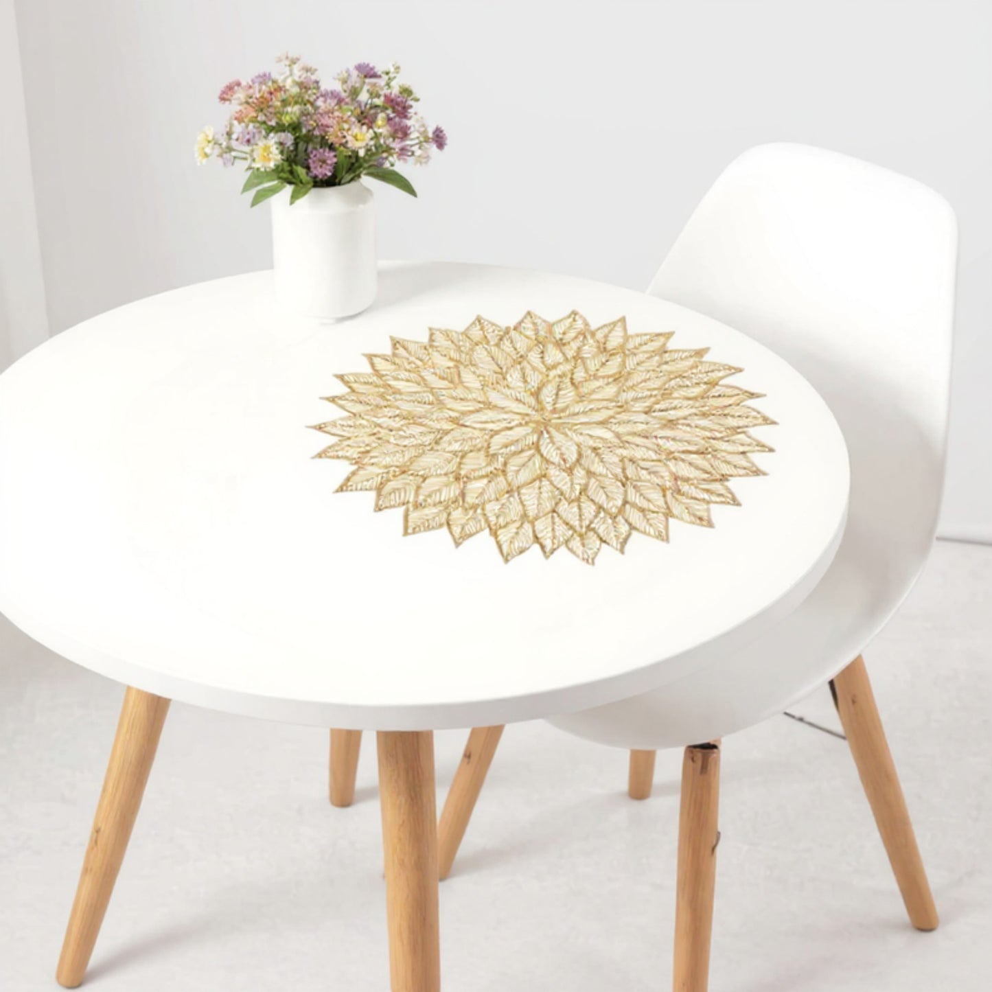 4-Piece Round Leaf Pattern Placemat with Cutout Design