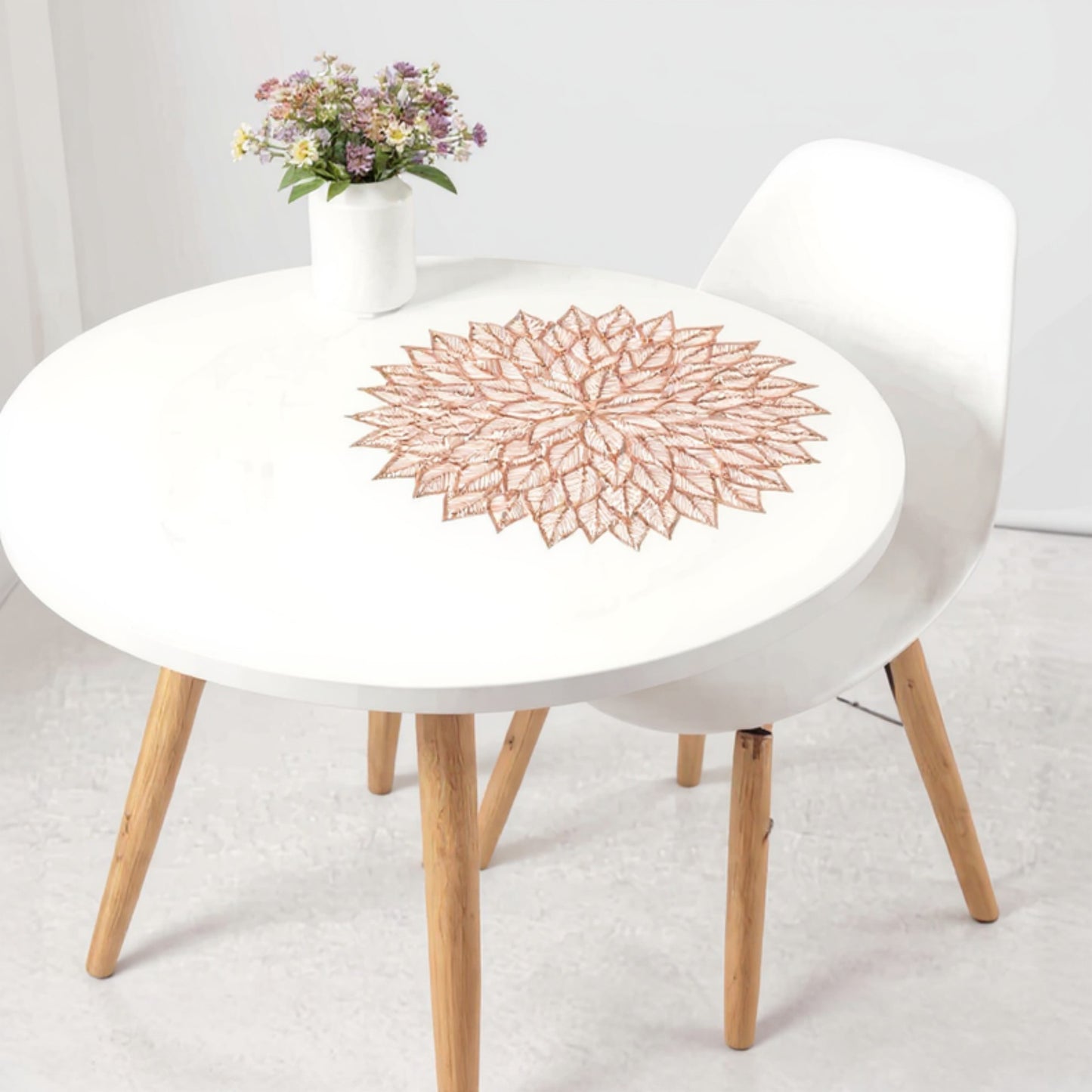 4-Piece Round Leaf Pattern Placemat with Cutout Design
