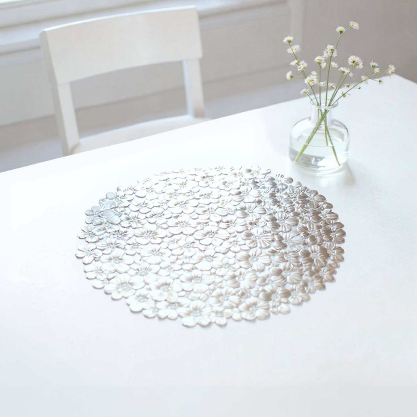 4-Piece Round Floral Cutout Placemat with Embroidered Petal Details